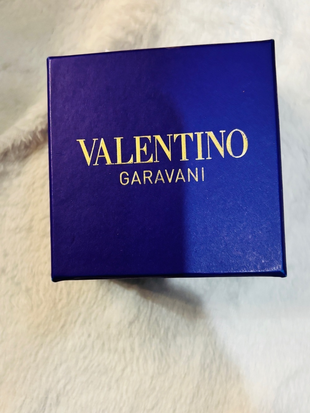 Valentino Garavani Rockstud Metallic Pink Mirror Compact Necklace - Picture 13 of 13